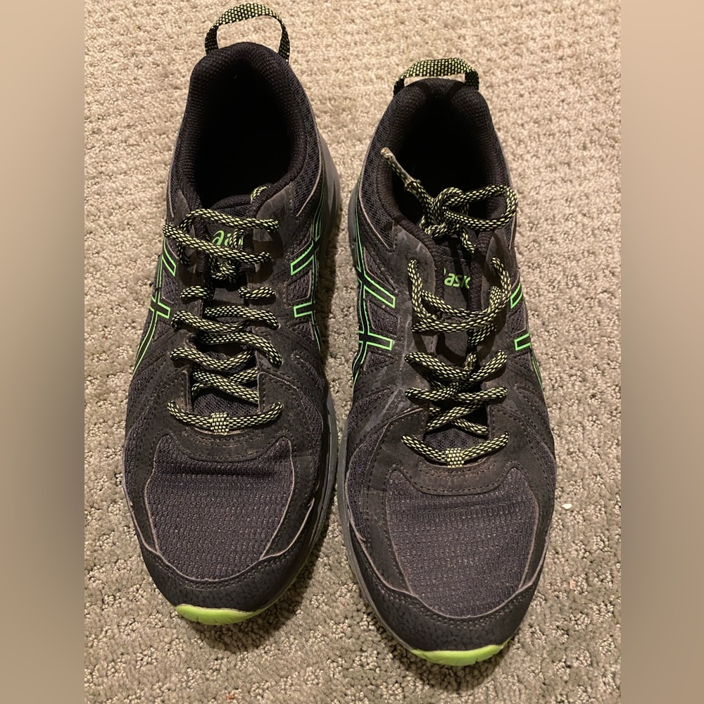 Men’s ASICS  running tennis shoes. Size 8.5 gently used